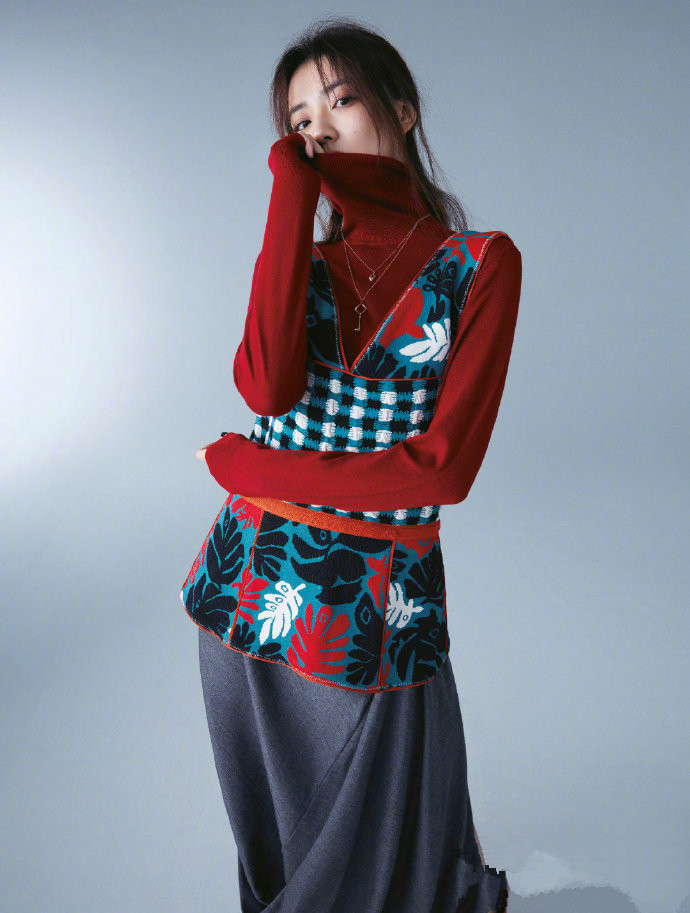 徐璐和张铭恩在情人节晒大片,被两人的扮酷秀造型甜到了!