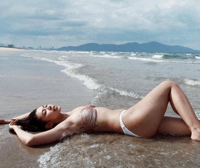 28岁人气女星晒与女友甜蜜合照,因公开出柜和性感身材备受争议