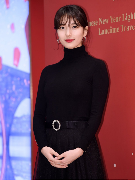 秀智一件碎花小裙子也能穿出精致复古风,太有气质了