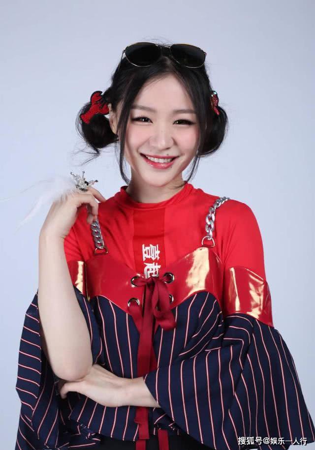 继贾玲之后,春晚又一女笑星出现,今年的出色表现令她一夜爆红