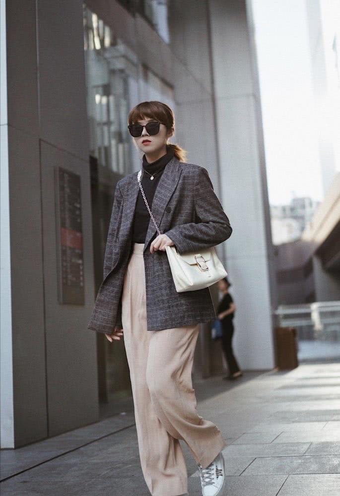 清新脱俗的初春穿搭,简单百搭还不挑人,甜甜的感觉真的好舒服!