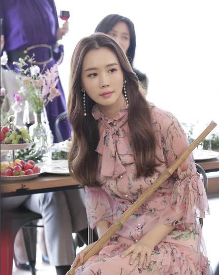 李多海近照曝光,网友直呼像换了脸,没有以前漂亮!