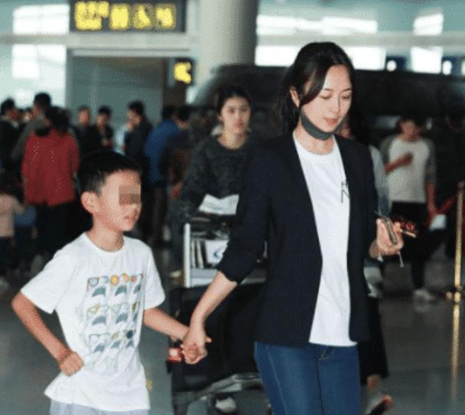 女星拍戏途中意外怀孕,孩子现在已经10岁,至今不知爹是谁