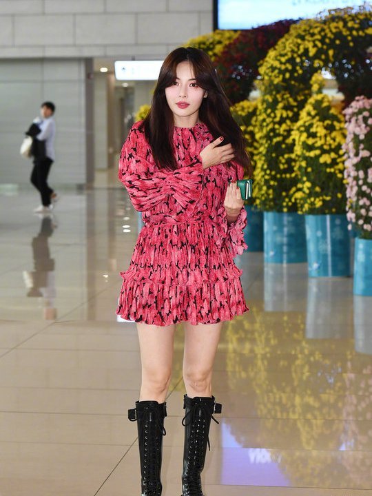 JENNIE大胆挑战碎花裙造型，却和金泫雅风格差距却这么大？