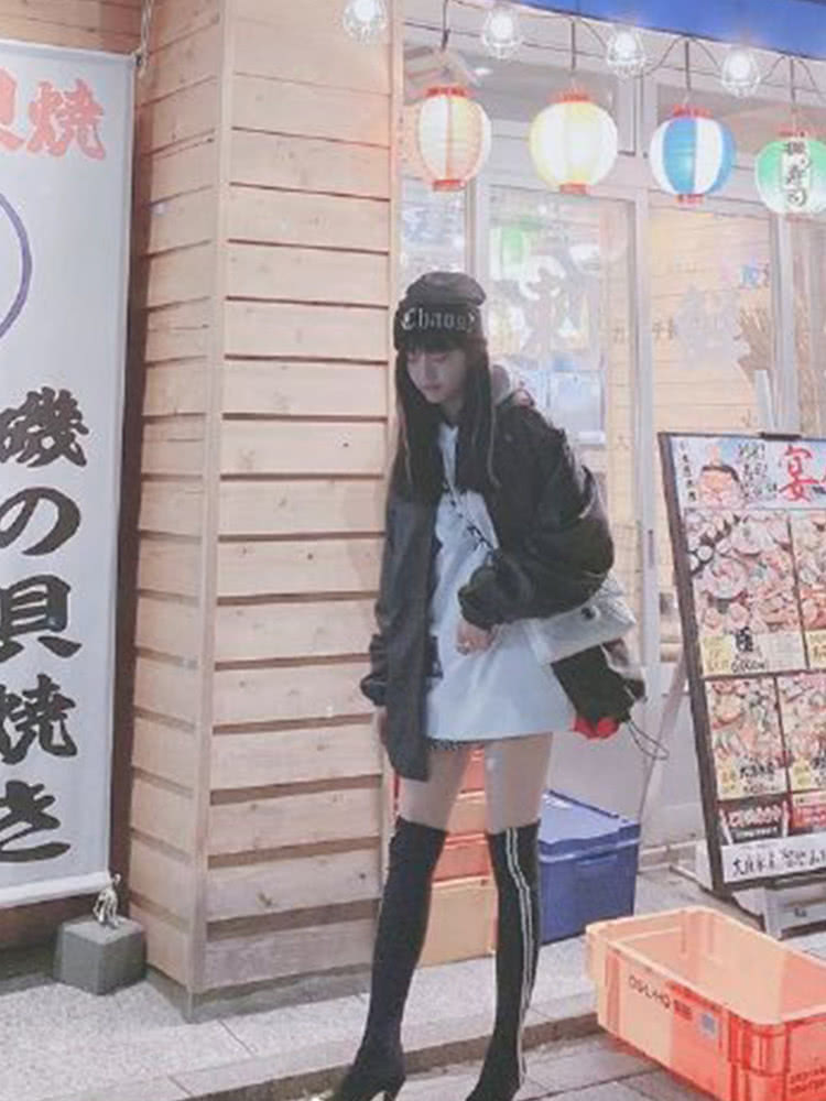 吴宣仪私服更新，甜美酷帅无缝切换，漫画腿太抢镜！