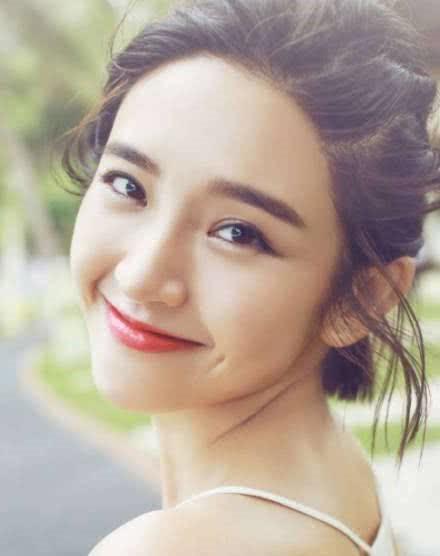 女生这4种唇形最好看，第2种最受异性喜欢，不涂口红也好看