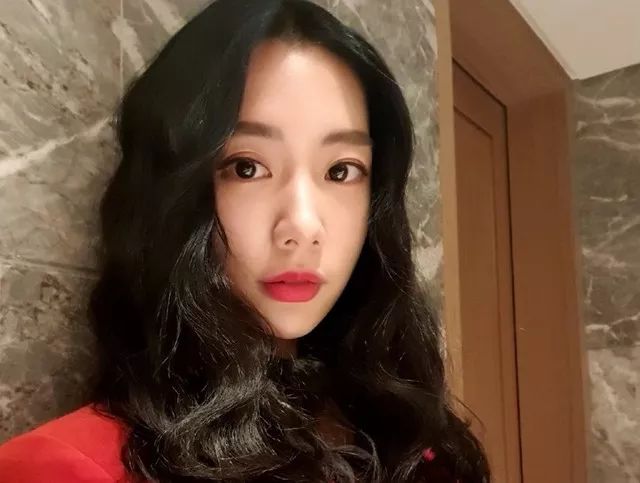 曾被赞亚洲第一美女，今发声给中国加油！粉丝：人美心善