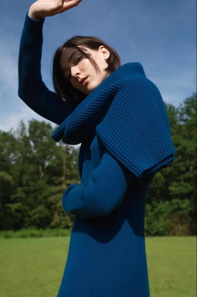 终于有个好驾驭的流行色，你却嫌它老？安定人心的色彩实在太美