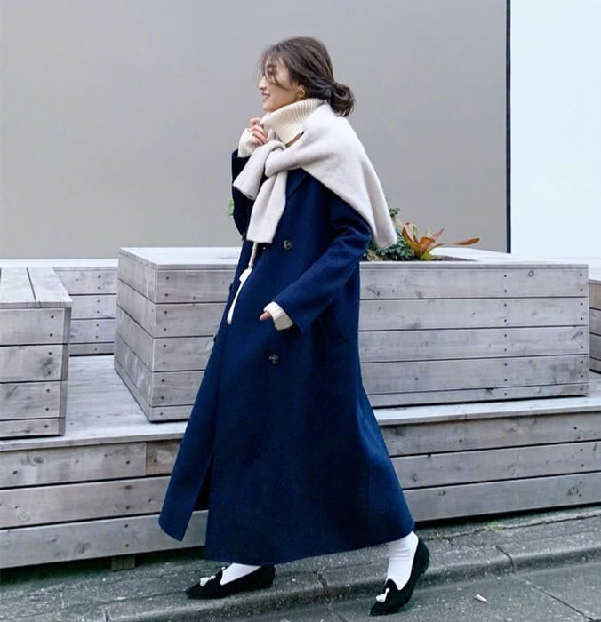 2020流行“单鞋冬穿”，再配上大衣简直美翻了