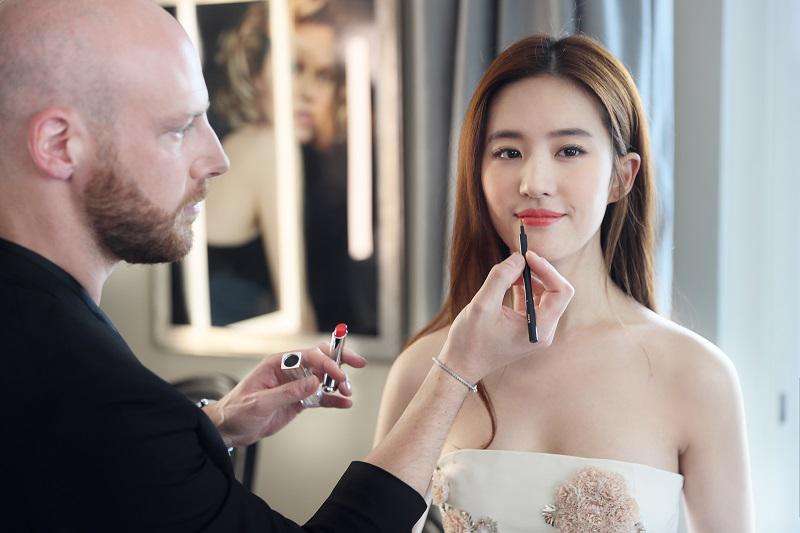 31岁刘亦菲为何恋情不定?背景公开后,网友:胡歌都不敢恭维!