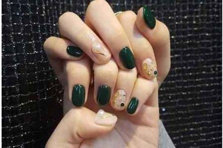 冬季新款流行美甲图片大全,显手白的五款好看指甲