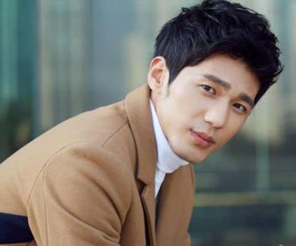 白宇女朋友刘萌萌图片 为什么白宇没有朱一龙的人气高