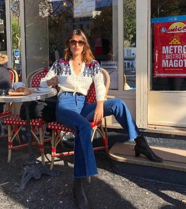 简单的毛衣也能搭出花?看看时尚博主的大秀,春天就该这么穿