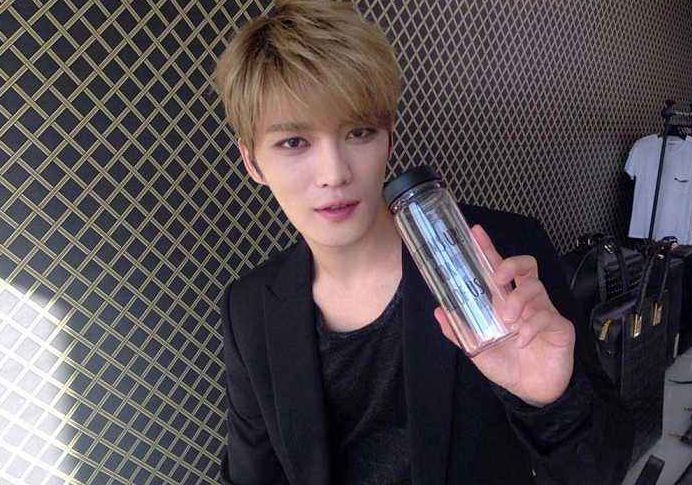 他4岁被父母抛弃,养父一家把他宠上天,如今红遍亚洲父母找上门