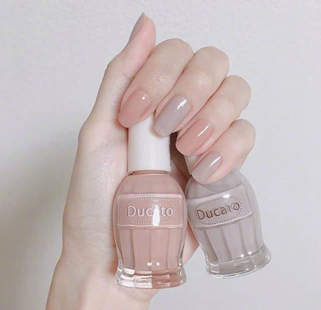 在家没事做?送你9组小清新美甲显白又简单,在家就能涂