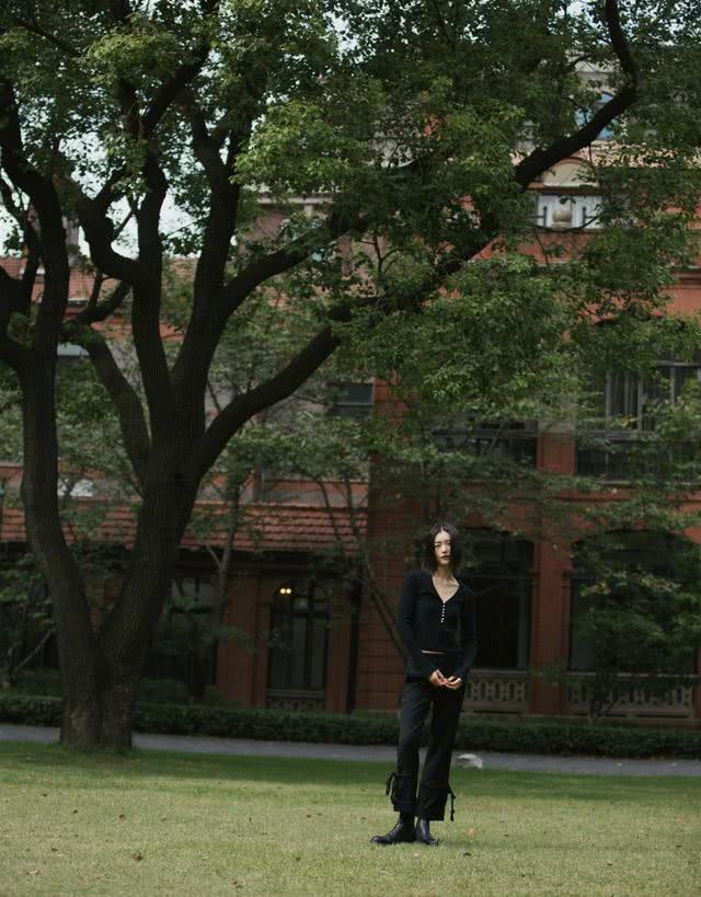 大表姐刘雯维密台下没有明星架子，随意放飞的穿搭也美到爆