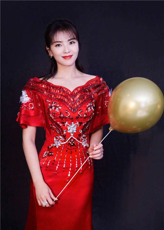 刘涛的齐肩括号裙太性感,网友:胸以下全是腿