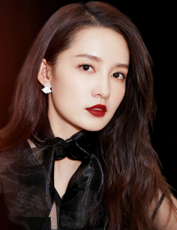 李沁远离百级美颜后,让修图师都无从入手