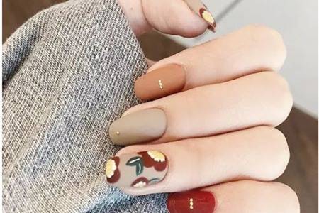 女生美甲图片2020新款式,新年的简单清新美甲造型