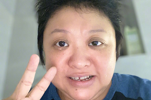 韩红更新捐款名单了吗？韩红病后首晒照和某会工作人员行为形成讽刺