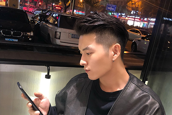 官宣!李雨桐公布最新恋情,和小鲜肉男友晒亲吻照太甜蜜