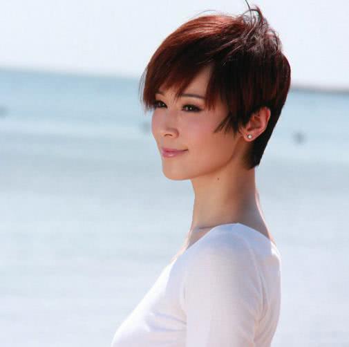 她是《步步惊心》里八福晋,一副不起眼的耳钉,也能彰显非凡气质