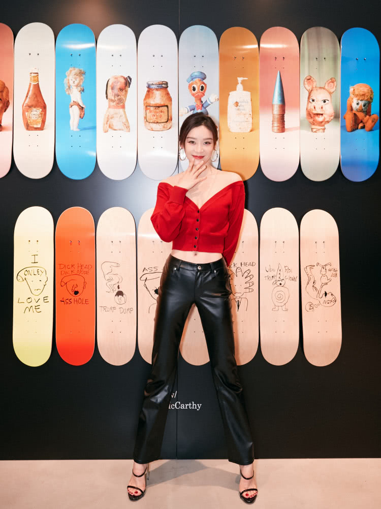 红色毛衣怎么搭配?选这几款长裤就显高还显瘦!