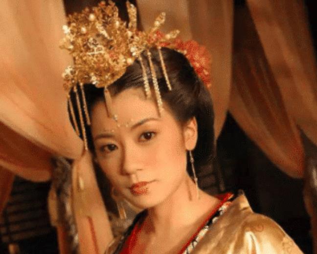女星拍戏途中意外怀孕,孩子现在已经10岁,至今不知爹是谁
