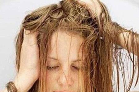 头发油腻的六个原因,看一下你中了哪一条