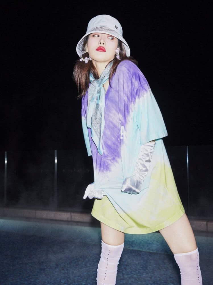 金泫雅全新时尚大片上线,连换4套造型,少女感嘻哈范全都有!