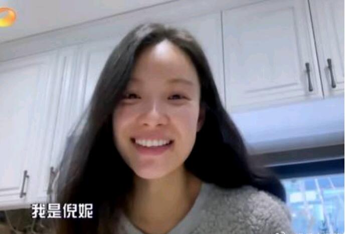 倪妮素颜出镜 在家做蛋糕视频被曝光状态真好