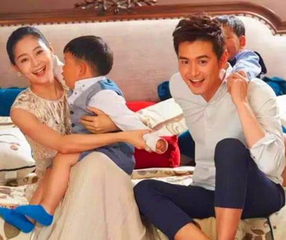 如今,有了双胞胎儿子的他们,生活变得更加幸福,更加甜蜜,王媛可和王雨