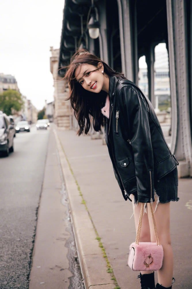 孟子义出演《我不是购物狂》，轻松驾驭各种风格，演绎百变穿搭潮人