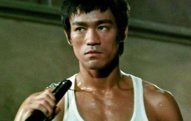 李小龙死因蹊跷,18年后儿子惨死,妻子改嫁2次晚年被抛弃