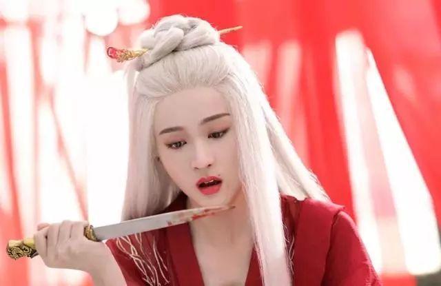女星古装白发造型：张雪迎惊艳，蒋勤勤吓人，刘诗诗却一脸憔悴