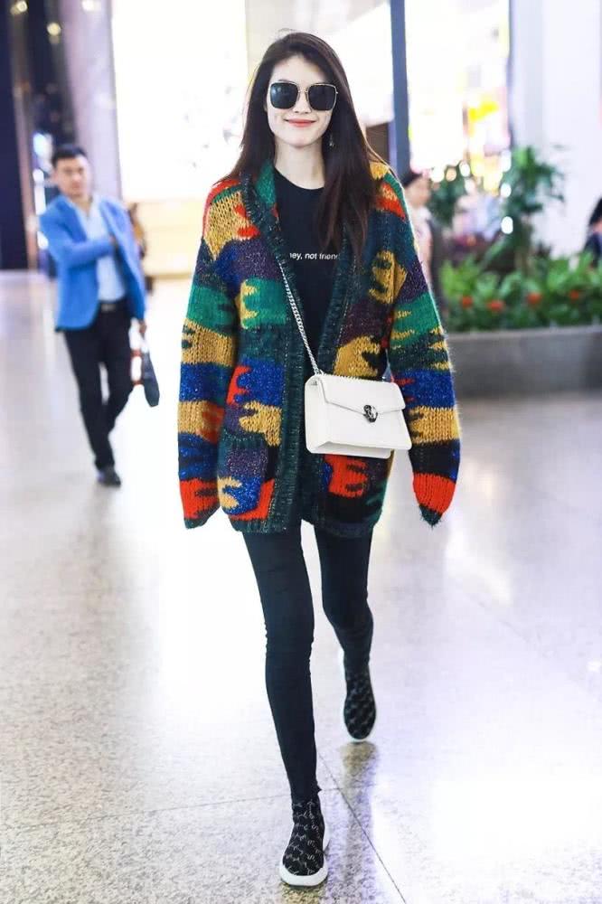 开春奶奶衫太好看,经典温柔还有气质,搭配裙子裤装好看还洋气