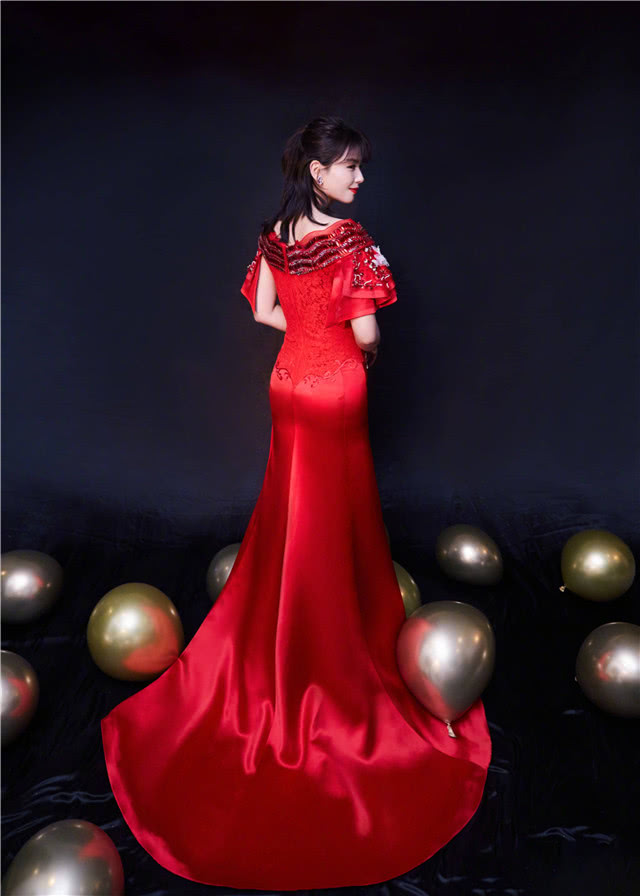 刘涛的齐肩括号裙太性感,网友:胸以下全是腿