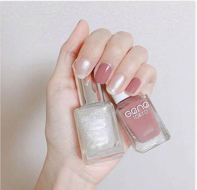 在家没事做?送你9组小清新美甲显白又简单,在家就能涂