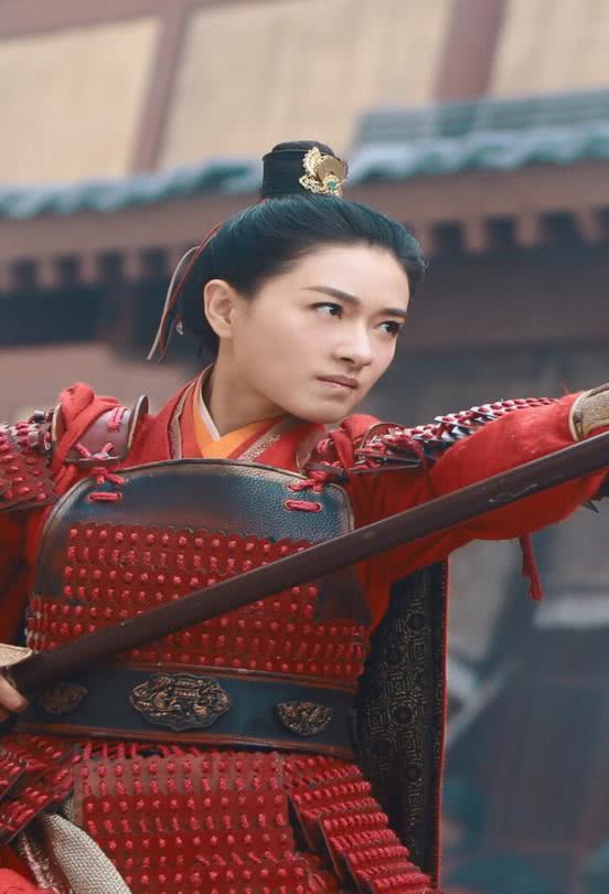 疯狂追剧《新世界》，再次被女神万茜圈粉，风情万种被她轻松穿出