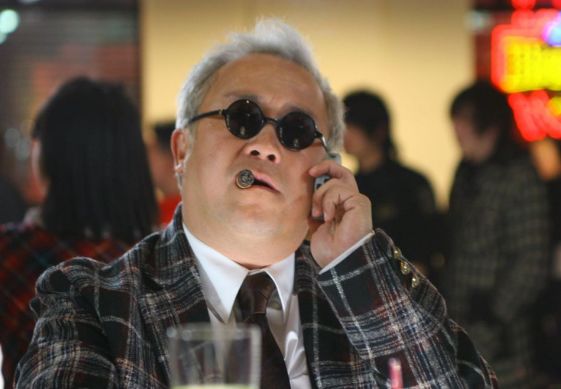 谢霆锋背景曝光，网友：难怪王菲情有独钟，向华强不敢招惹