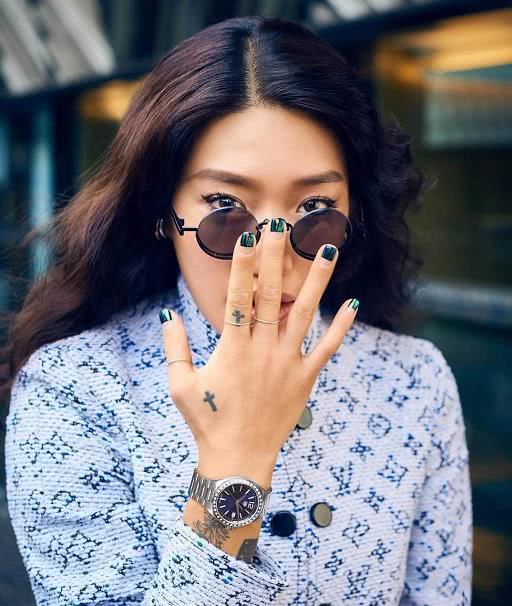 韩国实力派女DJ,用才华征服了电音圈,还是一名时尚达人?