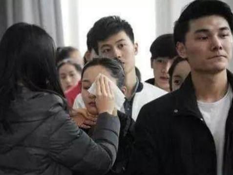 马伊琍成上戏最严考官,一改往日温婉形象,让无数考生瑟瑟发抖