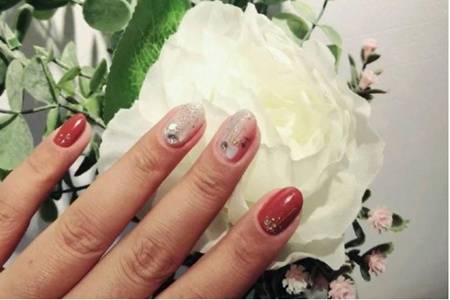 款式简洁的美甲图片,女性美甲最简单教程