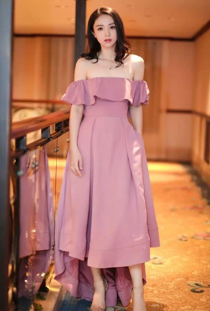 3岁小酒窝近照,五官越长越像高云翔,乖巧可爱灵气似董璇