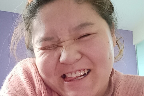 迷人的郭老师有精神问题吗 原来这是她的直播风格