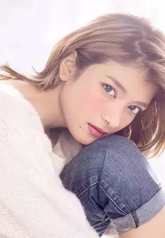 最新流行的“睡不醒妆”，同学们赶紧学起来吧！