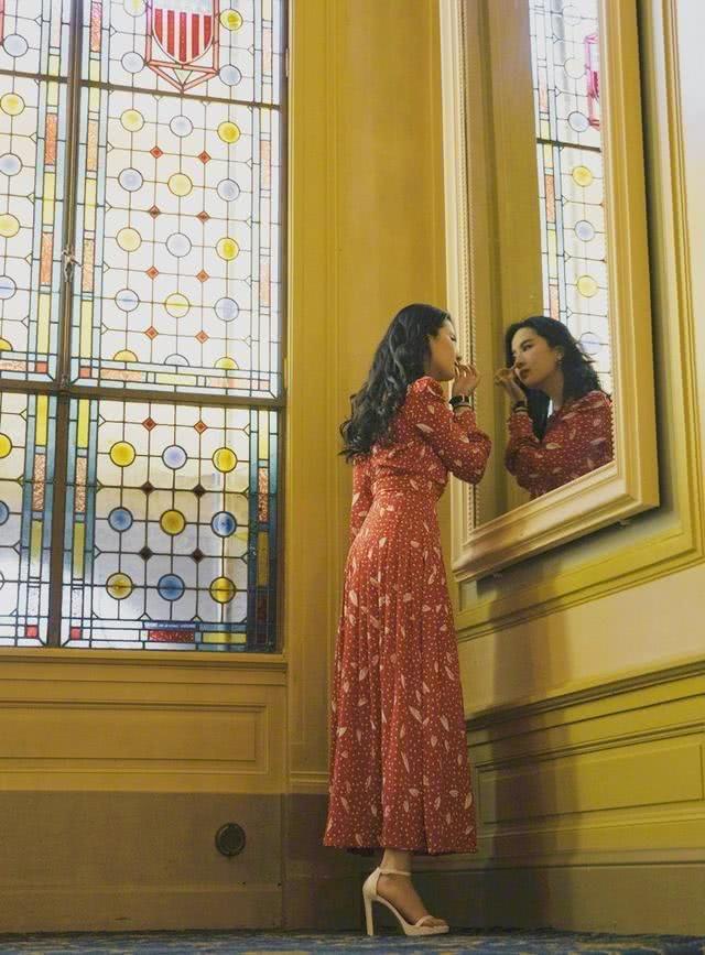 刘亦菲最新造型穿印花连衣裙难掩韵味,魅力无法挡