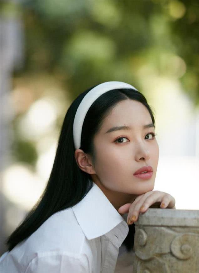 《只有芸知道》杨采钰上镜太好看!红色长裙高贵典雅,气质优美