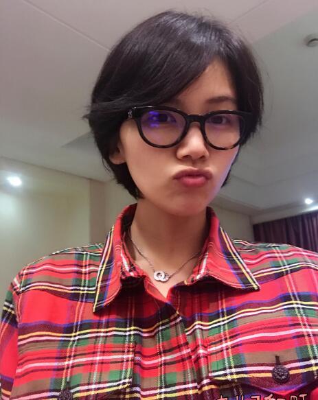 曾逼婚陈思成，公开批评谢霆锋，如今是个单亲妈妈