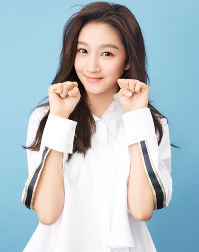 关晓彤微博发祼胸照 透视衣服大露双胸令人直呼太性感